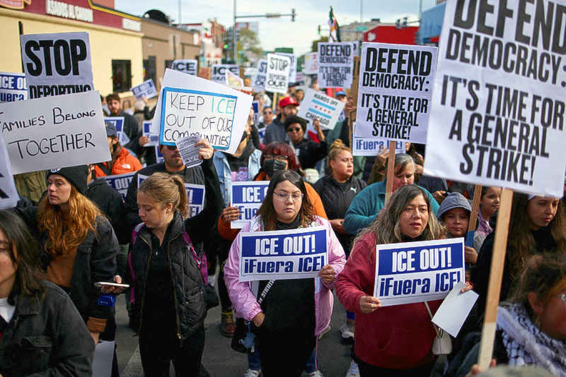 'We're not a violent city': Chicago locals take on ICE block-by-block